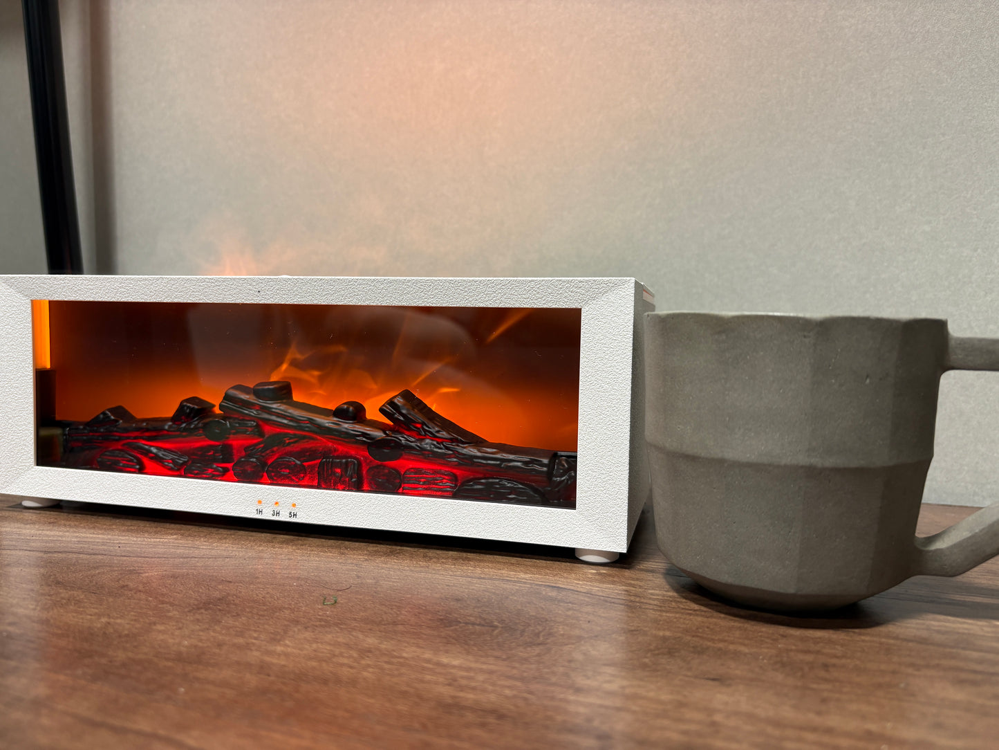 FLAME FIREPLACE AROMA DIFFUSER｜幻想的な炎のアロマ加湿器・USB給電式